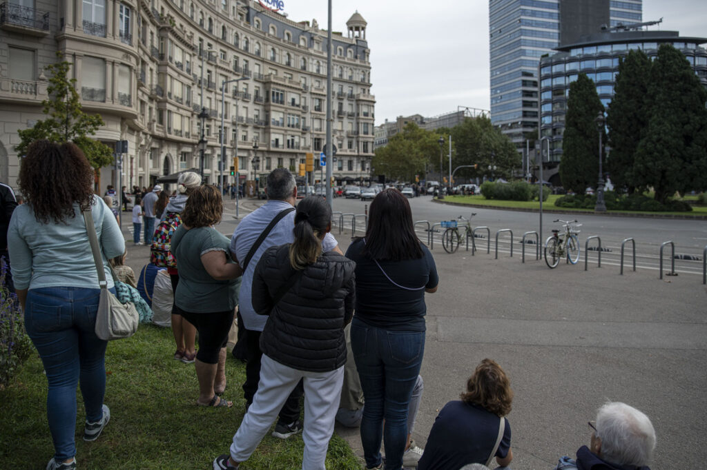 Images from the filming of the sixth season of 'The Crown' in Barcelona The Crown