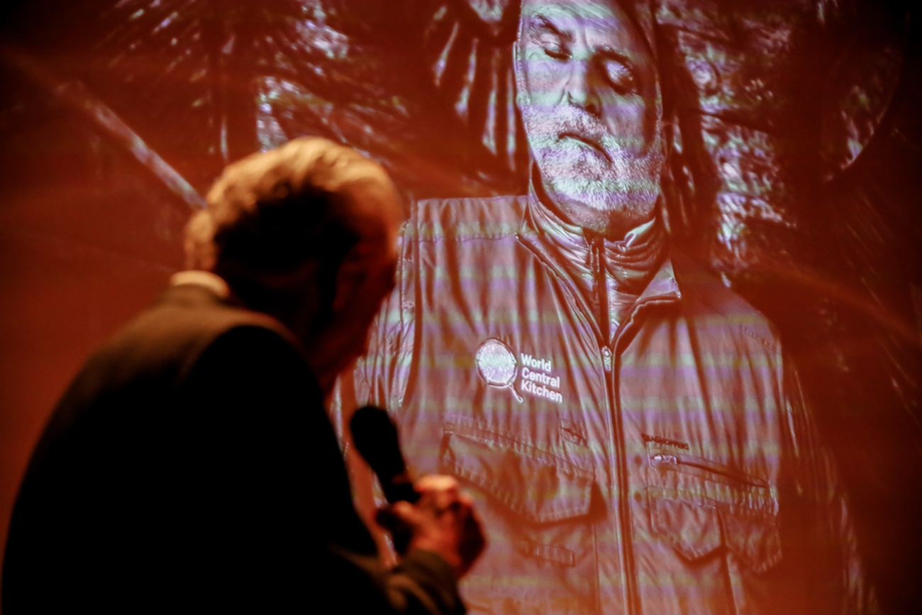 El director de cine cary fukunaga inaugura una exposición de fotografías de la guerra de ucrania El director de cine cary fukunaga inaugura una exposición de fotografías de la guerra de ucrania