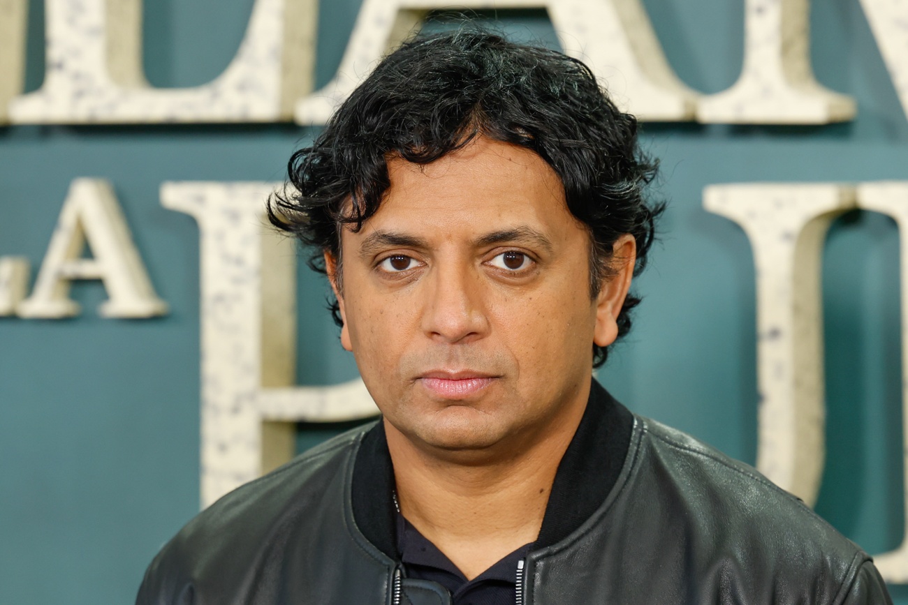 Shyamalan recounts the apocalypse from a cabin: «We must reflect»
