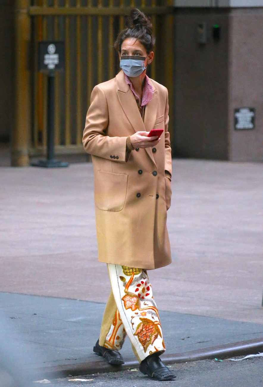 The actress, although she tries to go unnoticed, she does not succeed The actress, although she tries to go unnoticed, she does not succeed