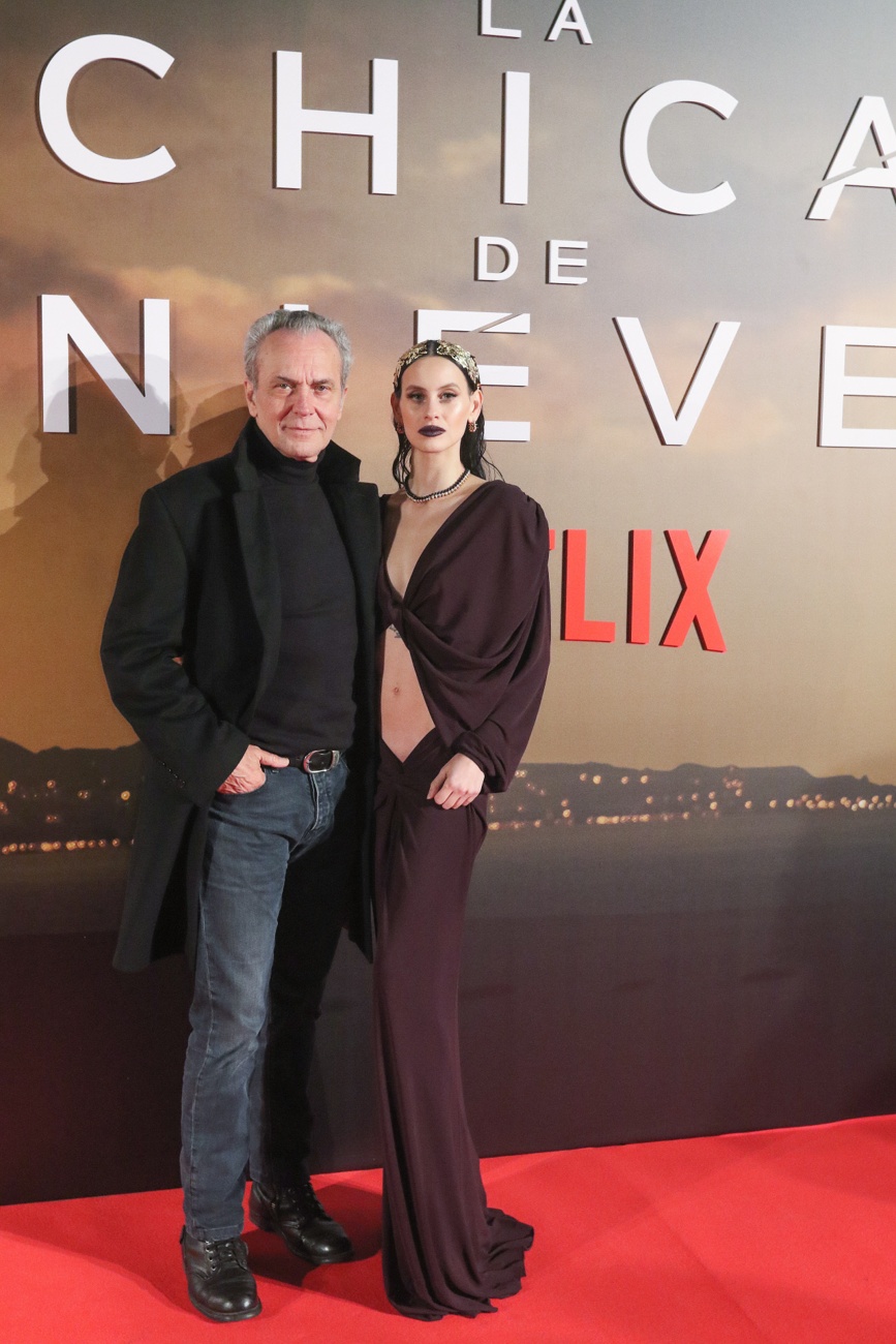 José Coronado y Milena Smit en la presentación de la nueva serie de Netflix