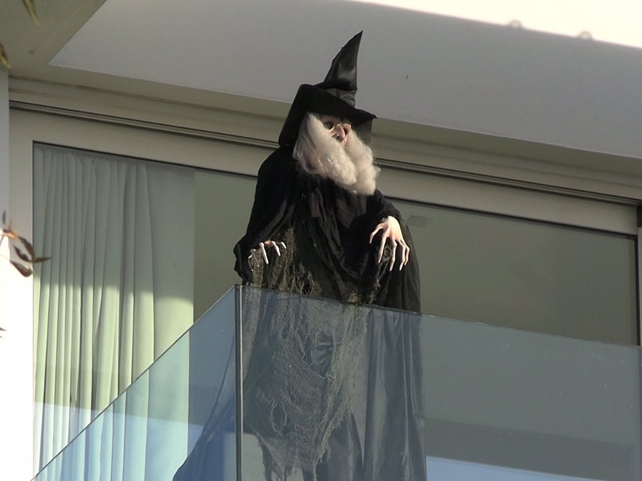 Shakira puts a witch on her terrace