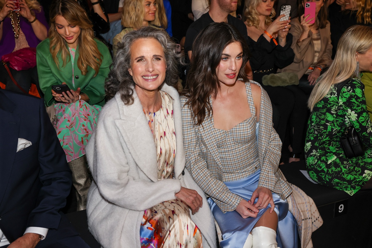 Mother and daughter were very close Mother and daughter were very close