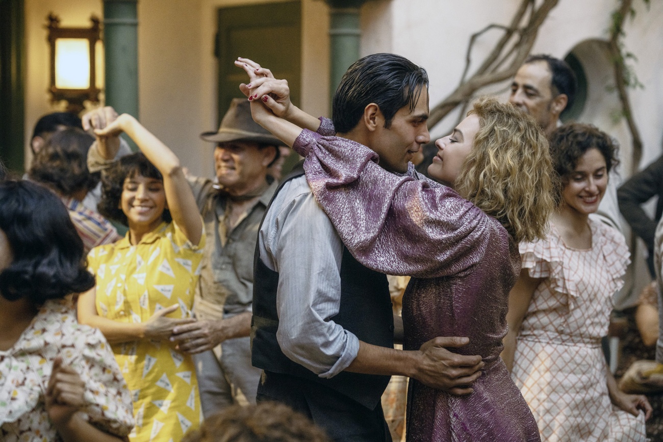 Margot Robbie and Brad Pitt star in an epic story set in Los Angeles during the 1920s: that’s »Babylon»
