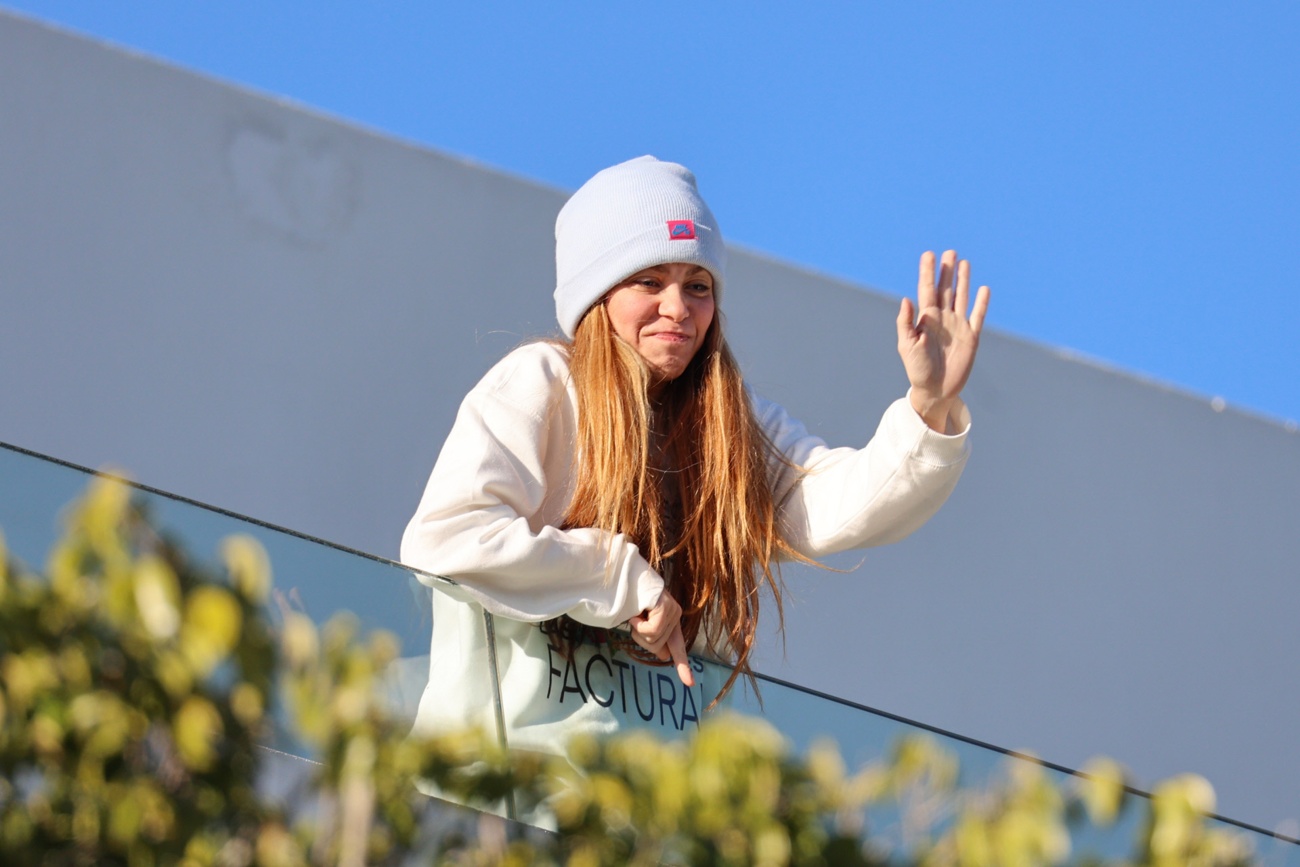 Shakira goes out on her balcony to greet fans and leaves them open-mouthed with her new clothing item