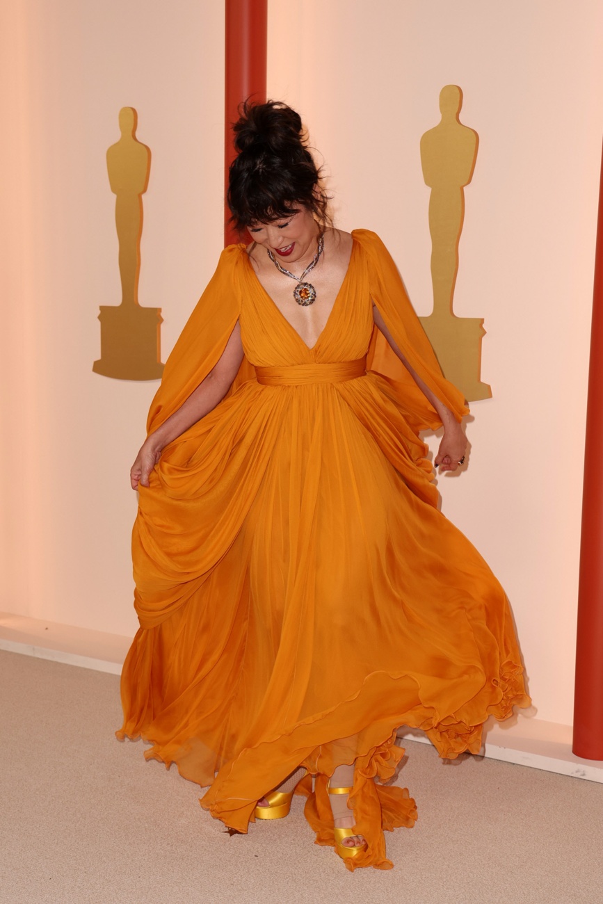 Sandra Oh on the red carpet of the 95th Oscar Awards