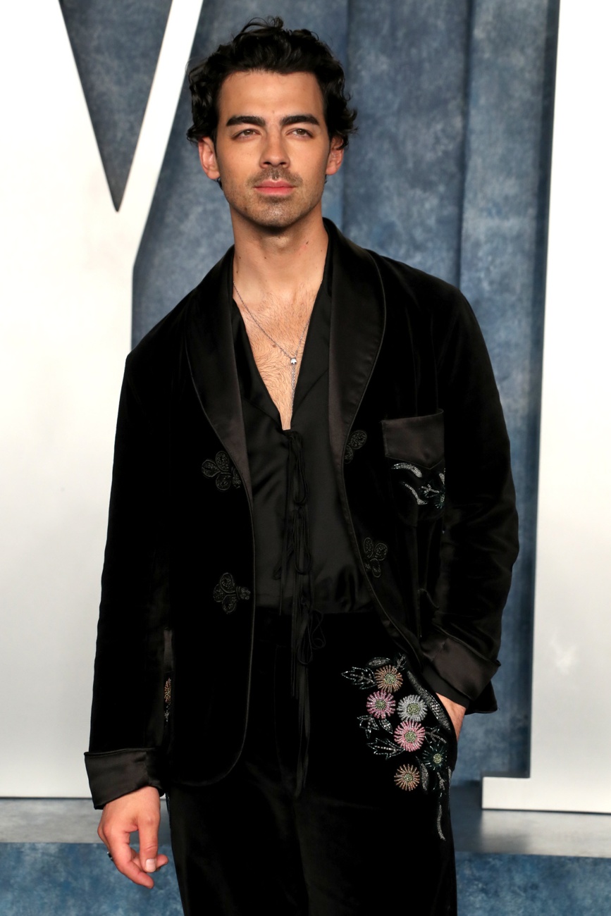 Joe Jonas en la fiesta de los Oscar de Vanity Fair