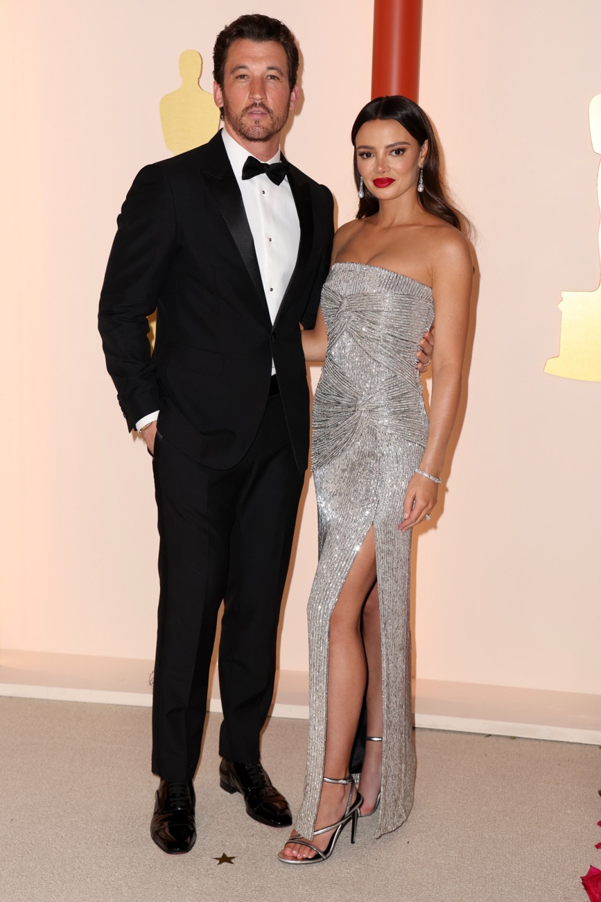 Milles Teller e Keleigh Sperry no tapete vermelho no 95º Oscar