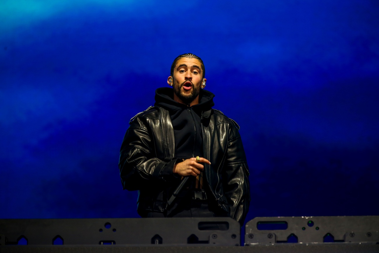 During his first concert, an unfortunate message appeared on the screen. During his first concert, an unfortunate message appeared on the screen.