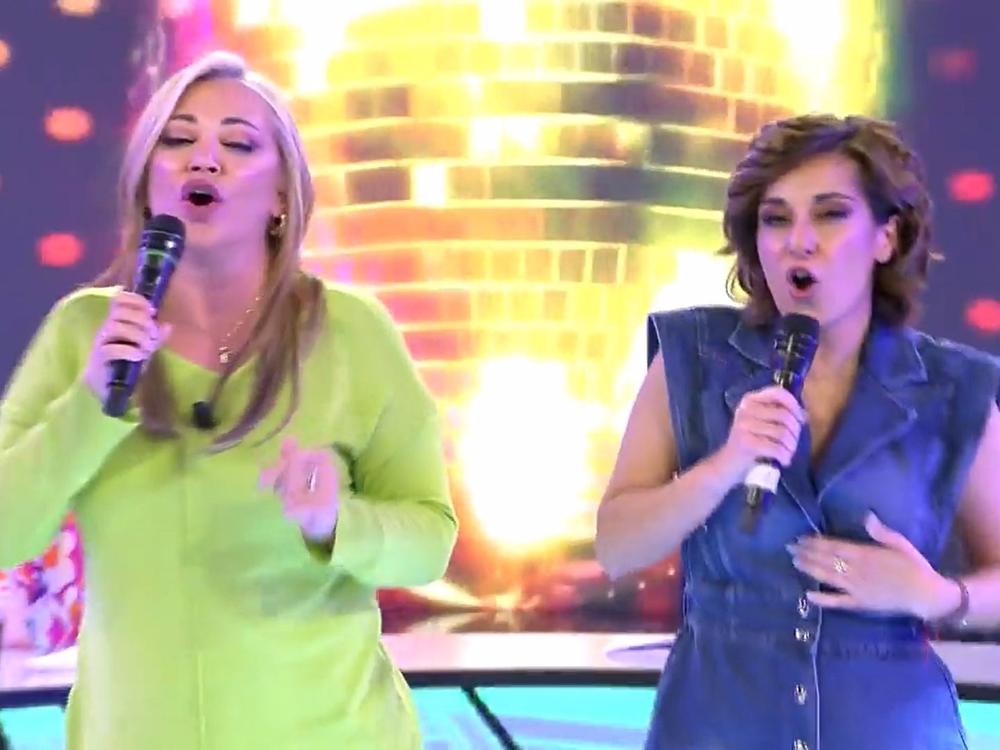 BELÉN ESTEBAN Y ADELA GONZÁLEZ EN EL PLATÓ DE 'SÁLVAME DIARIO' BELÉN