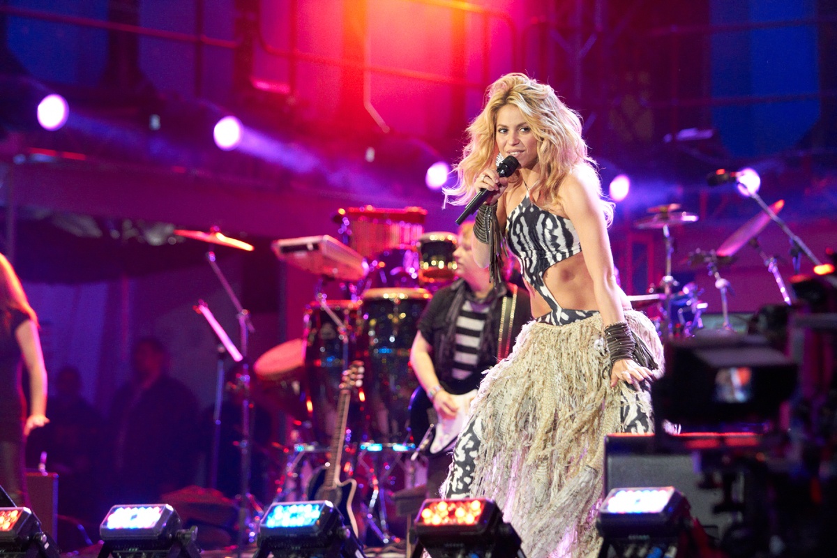 Shakira fuels romance rumors with NBA star Jimmy Butler