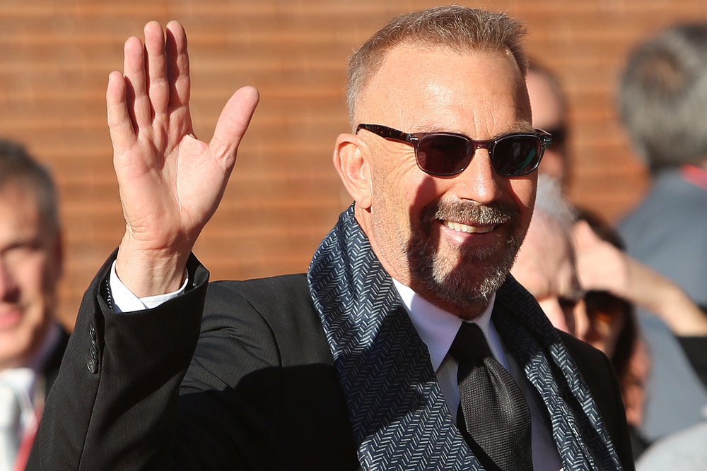 Kevin Costner quiere desalojar a su exesposa de su mansión Kevin Costner quiere desalojar a su exesposa de su mansión