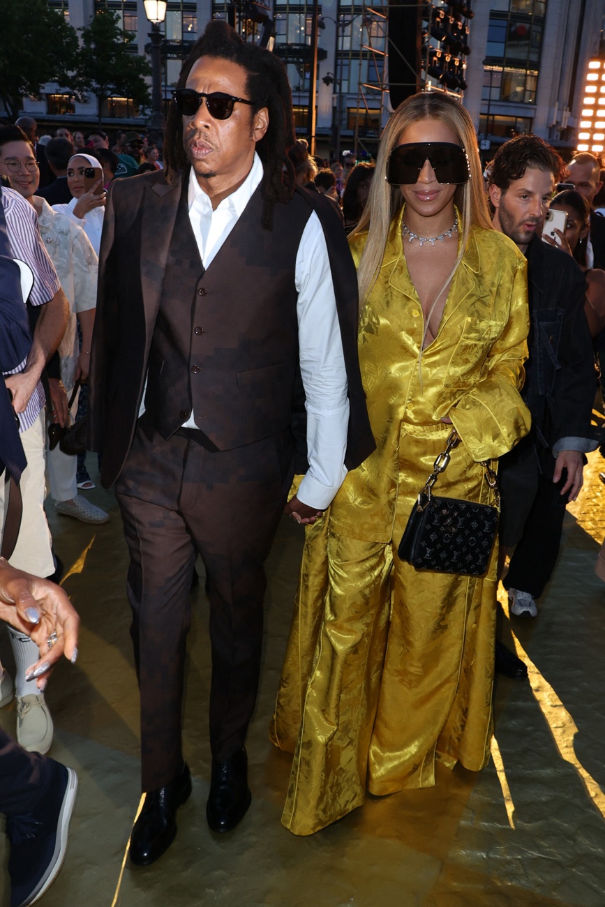 Jay-Z y Beyoncé en el desfile de la primera colección de Pharrell Williams para Louis Vuitton