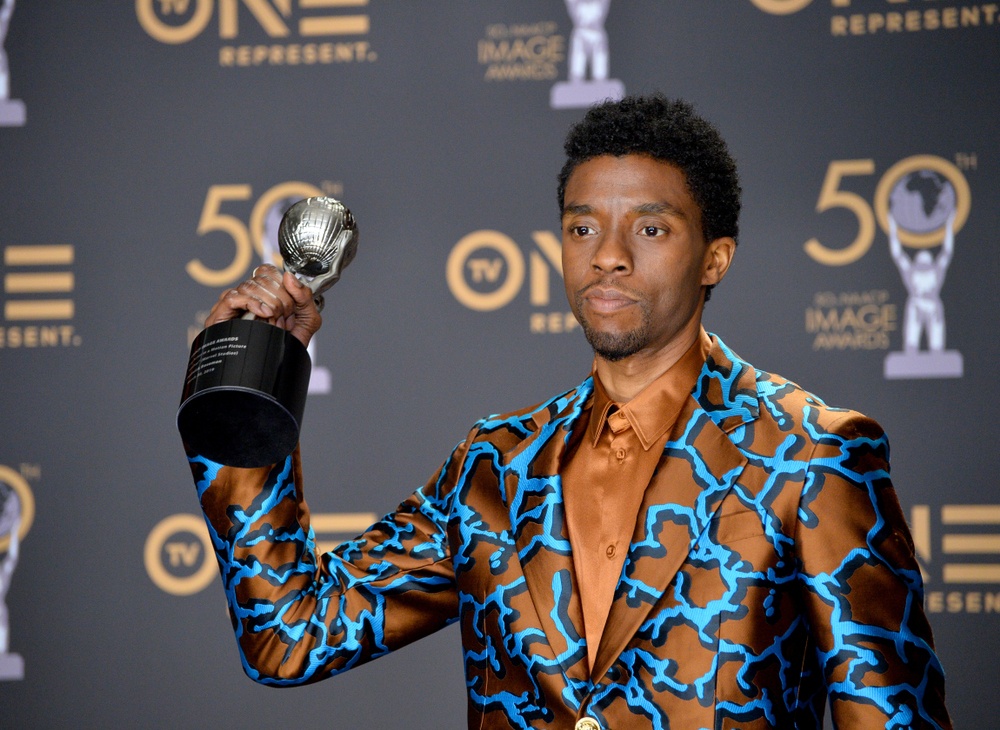 Se une a otras destacadas estrellas del cine Se une a otras destacadas estrellas del cine