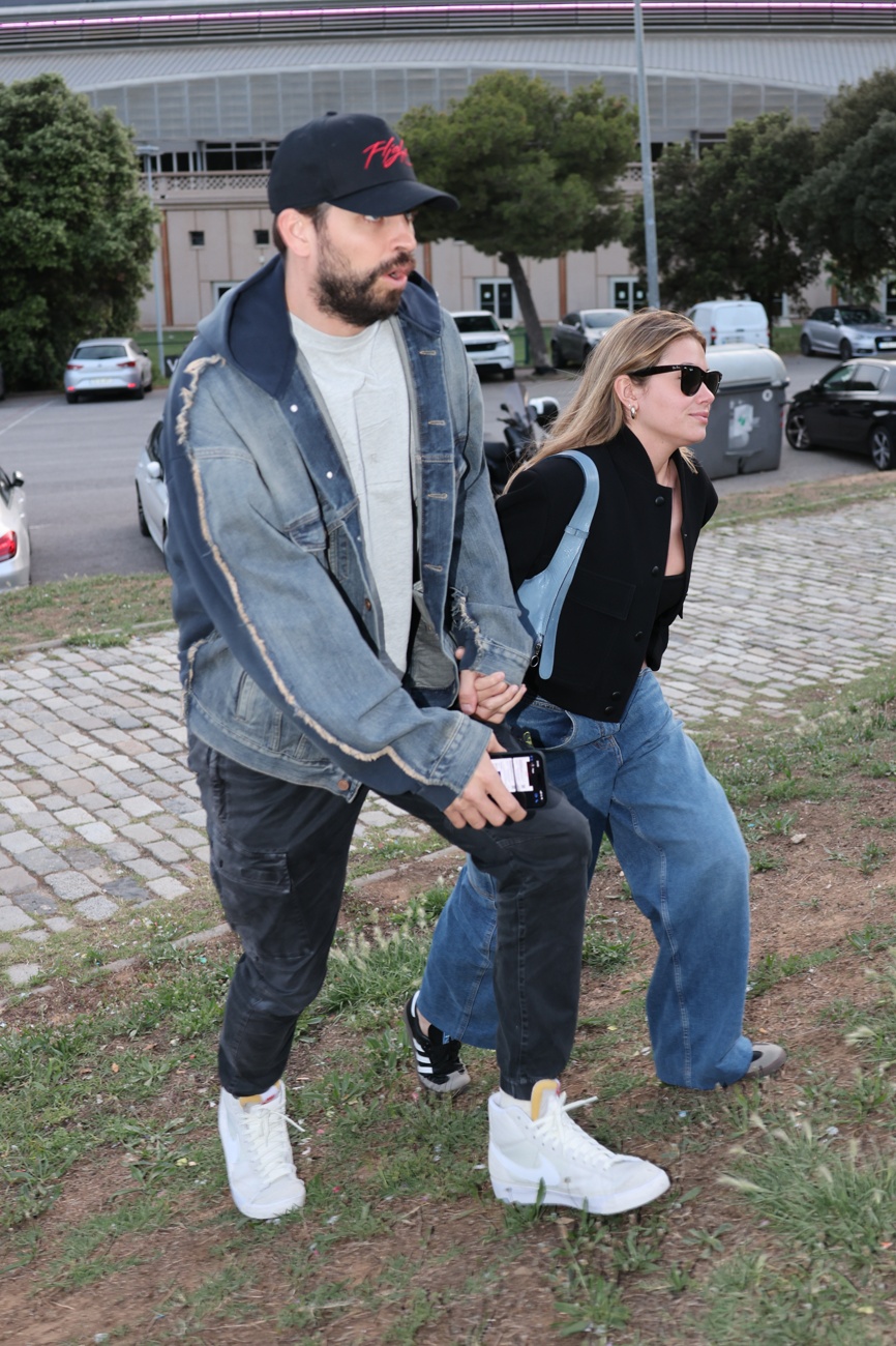 La pareja tiene intención de compartirlo su familia La pareja tiene intención de compartirlo su familia