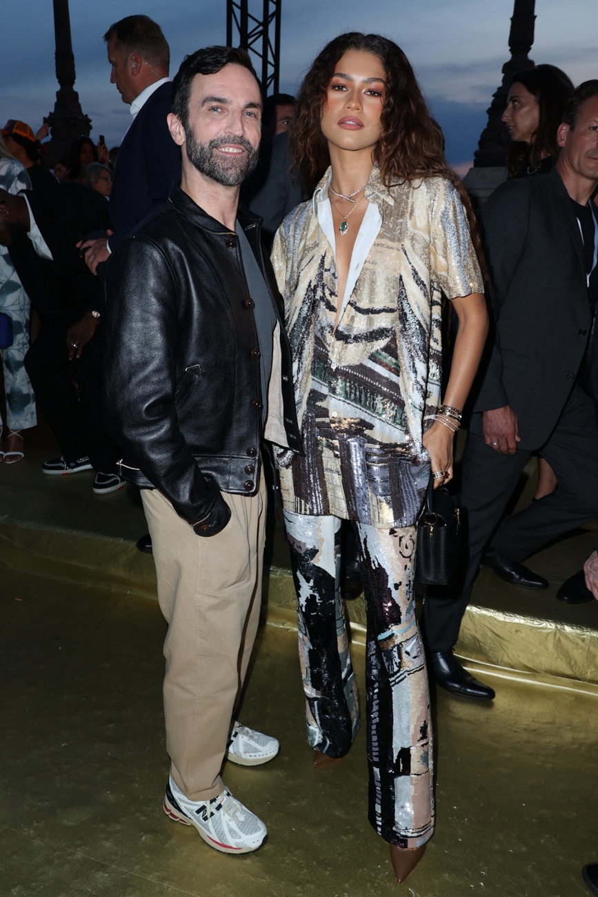 Nicolas Ghesquiere y Zendaya en el desfile de la primera colección de Pharrell Williams para Louis Vuitton