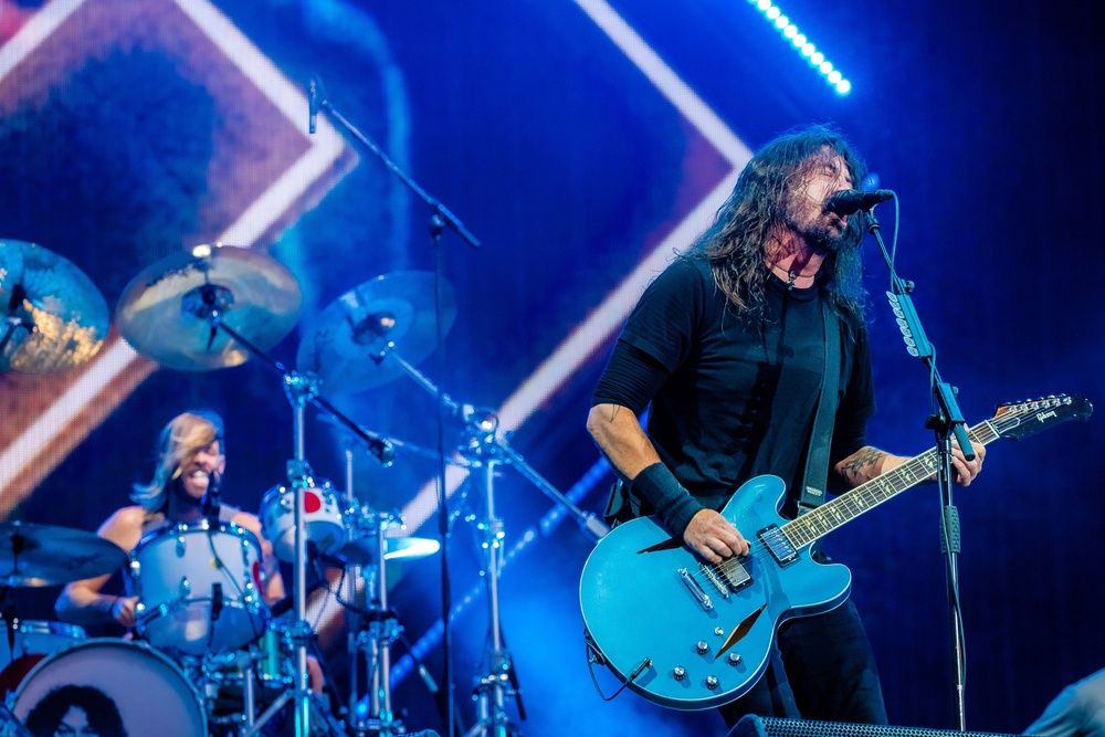Dave Grohl pays tribute to fans and Taylor Hawkins at first concerts without him