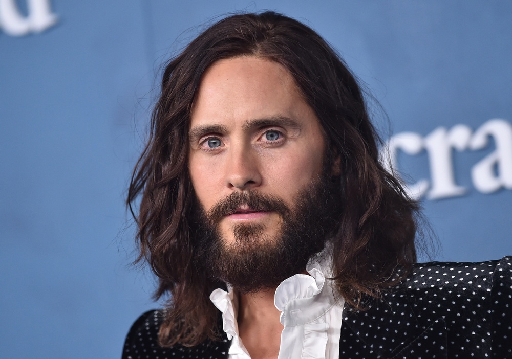 Jared Leto escalade le mur d’un hôtel berlinois sans protection