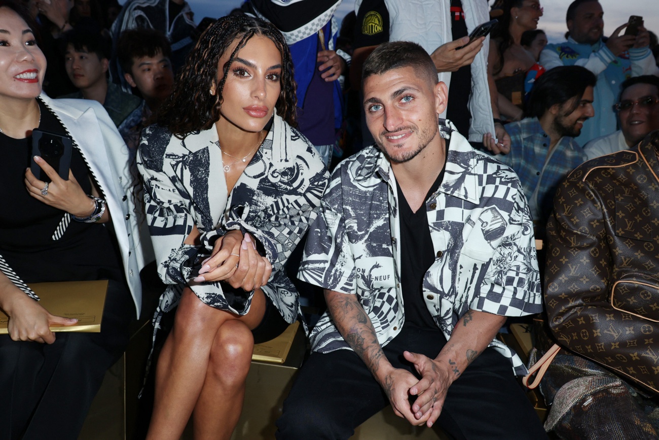 Marco Verratti y Jessica Aidi en el desfile de la primera colección de Pharrell Williams para Louis Vuitton Marco Verratti y Jessica Aidi en el desfile de la primera colección de Pharrell Williams para Louis Vuitton