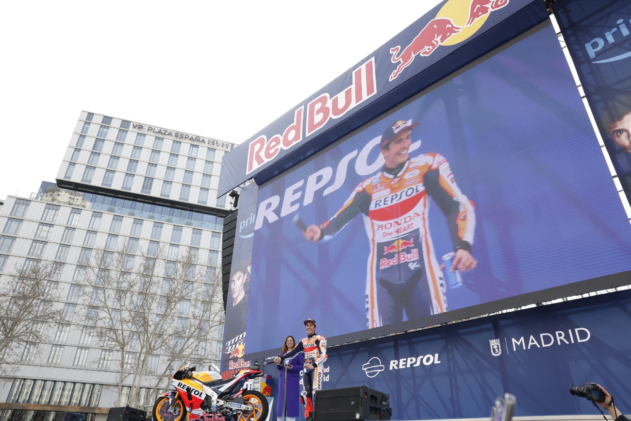 Mucho trabajo dentro y fuera de pista Mucho trabajo dentro y fuera de pista