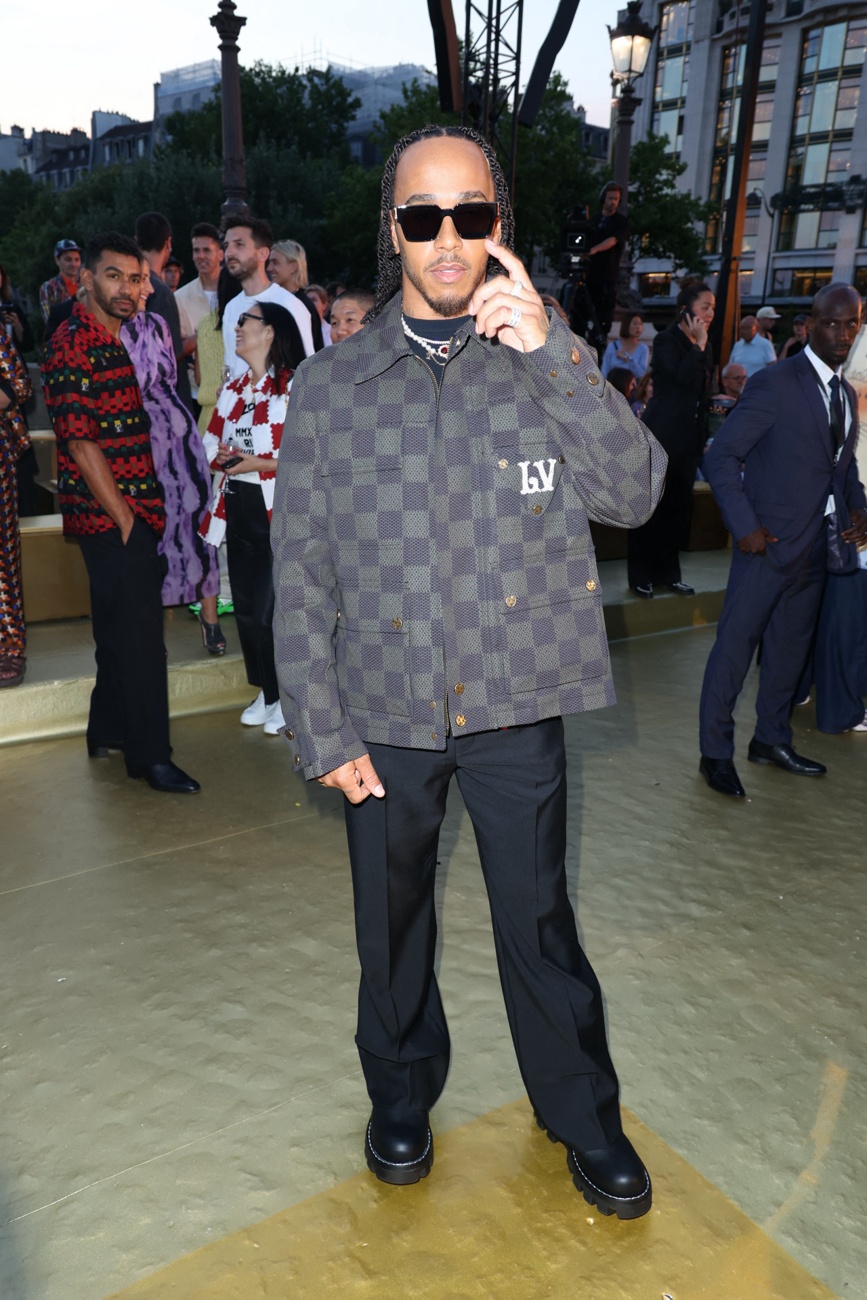 Lewis Hamilton en el desfile de la primera colección de Pharrell Williams para Louis Vuitton