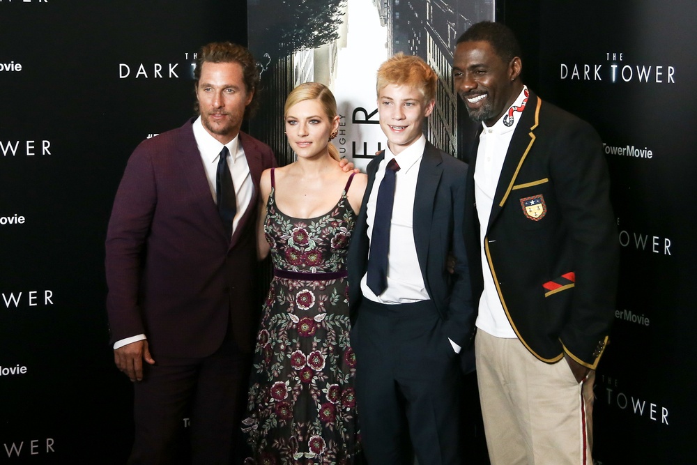 Buscan a alguien más joven Buscan a alguien más joven