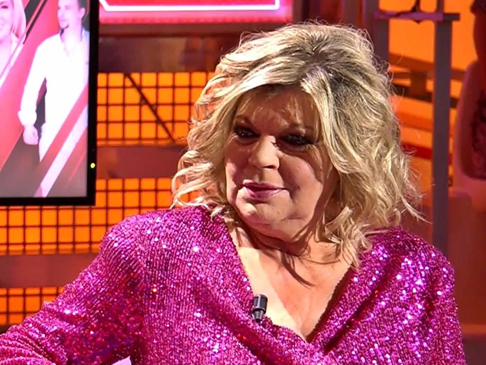 TERELU CAMPOS SE SIENTA EN EL 'DELUXE' TERELU