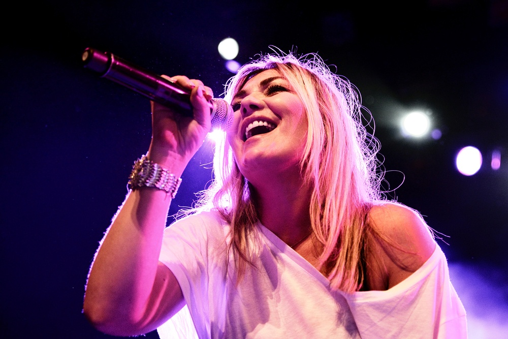 Amaia Montero tuvo que ser ingresada en la UCI durante 10 días tras una operación en Madrid Amaia Montero tuvo que ser ingresada en la UCI durante 10 días tras una operación en Madrid