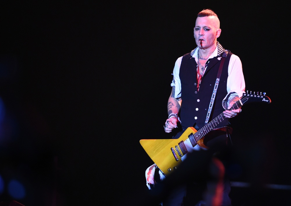 Encuentran a Johnny Depp inconsciente en un hotel de Budapest donde iba a actuar con su banda Hollywood Vampires Encuentran a Johnny Depp inconsciente en un hotel de Budapest donde iba a actuar con su banda Hollywood Vampires