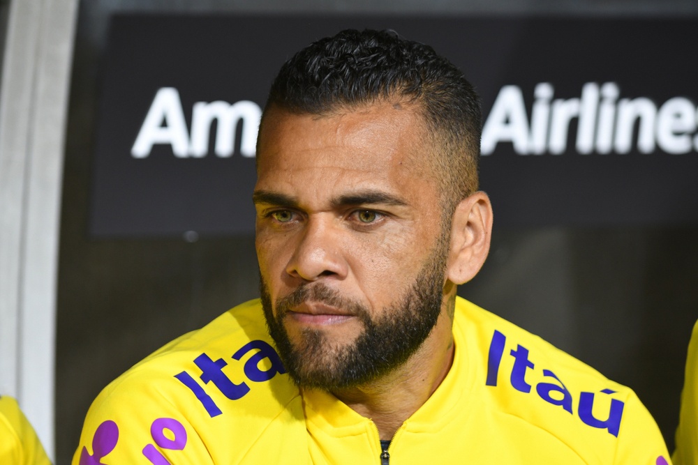 Procesan a Dani Alves por agresión sexual y fijan fianza de 150.000 euros Procesan a Dani Alves por agresión sexual y fijan fianza de 150.000 euros