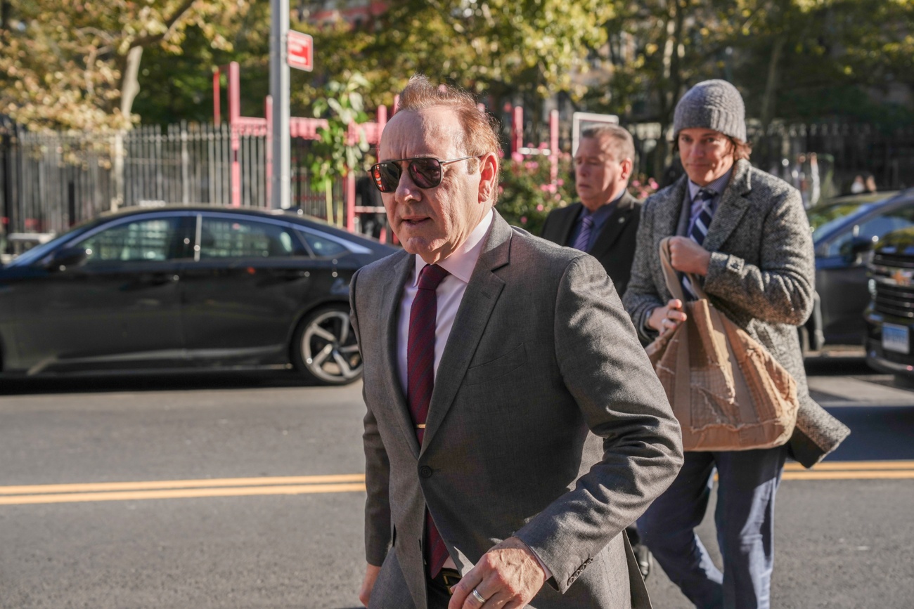 Spacey niega todos los cargos Spacey niega todos los cargos