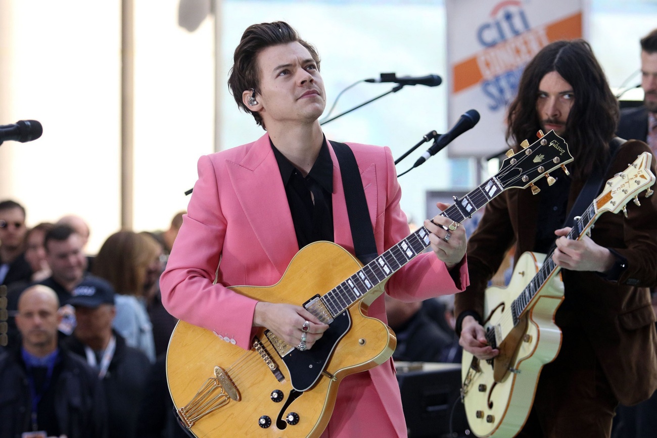 Allí, sobre el escenario, ha recibido un golpe Allí, sobre el escenario, ha recibido un golpe