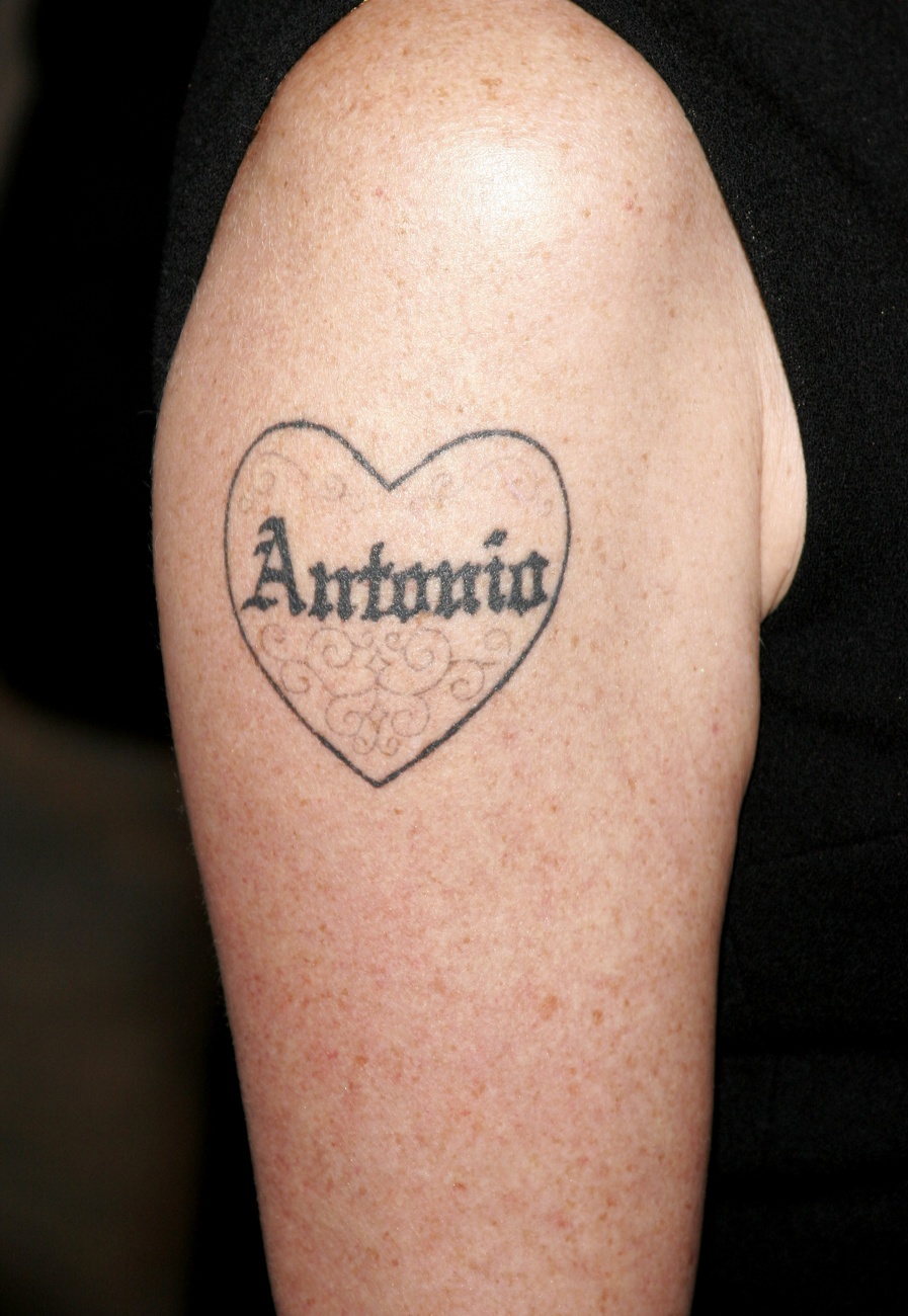 Ya no podremos leer ''Antonio'' en el brazo de Melanie Ya no podremos leer ''Antonio'' en el brazo de Melanie