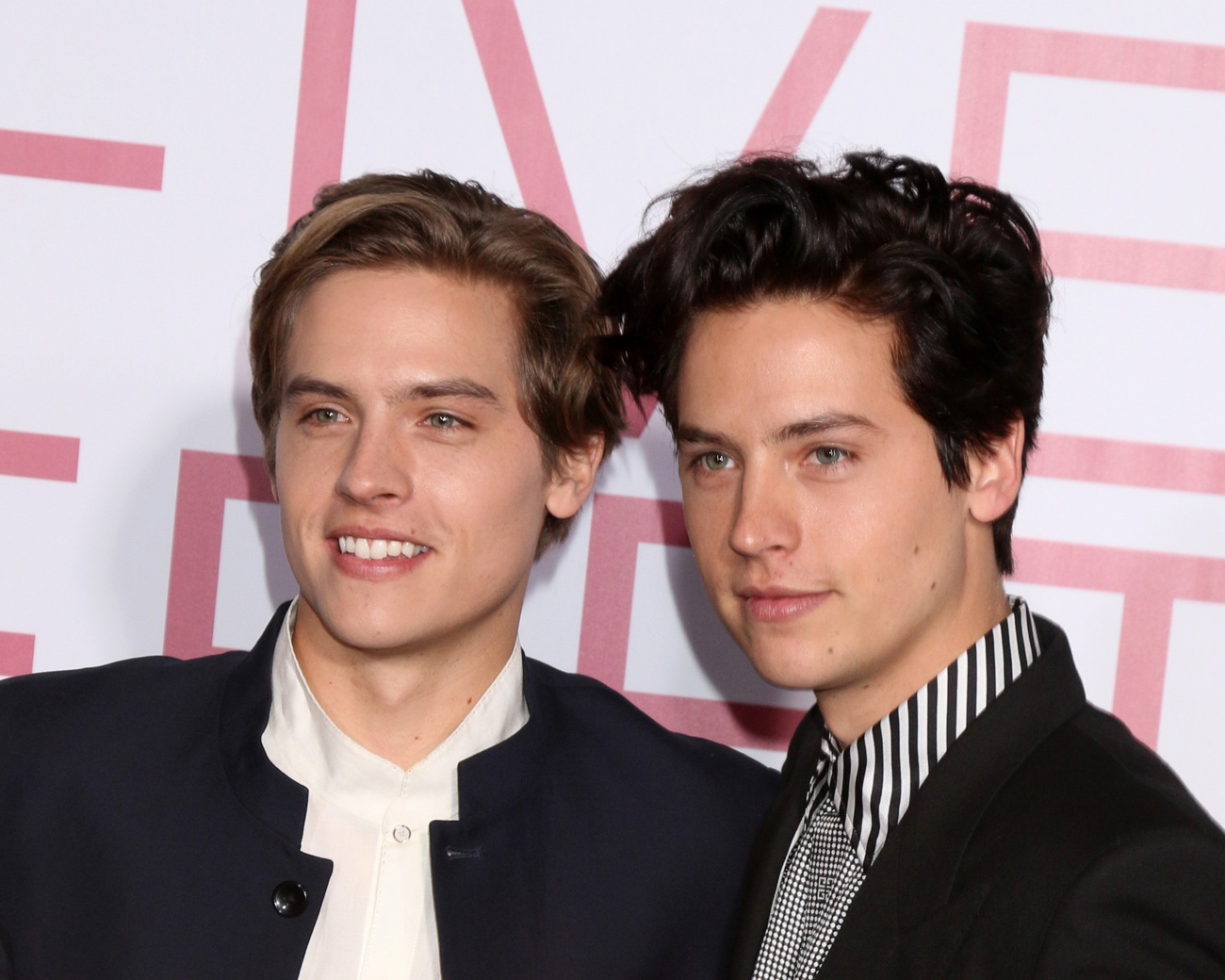También se pudo ver a Cole Sprouse También se pudo ver a Cole Sprouse