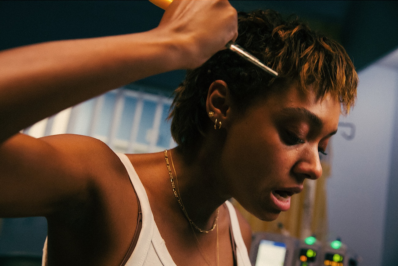 Mia tiene emociones y sentimientos reprimidos que le crean une estado de ansiedad Mia tiene emociones y sentimientos reprimidos que le crean une estado de ansiedad