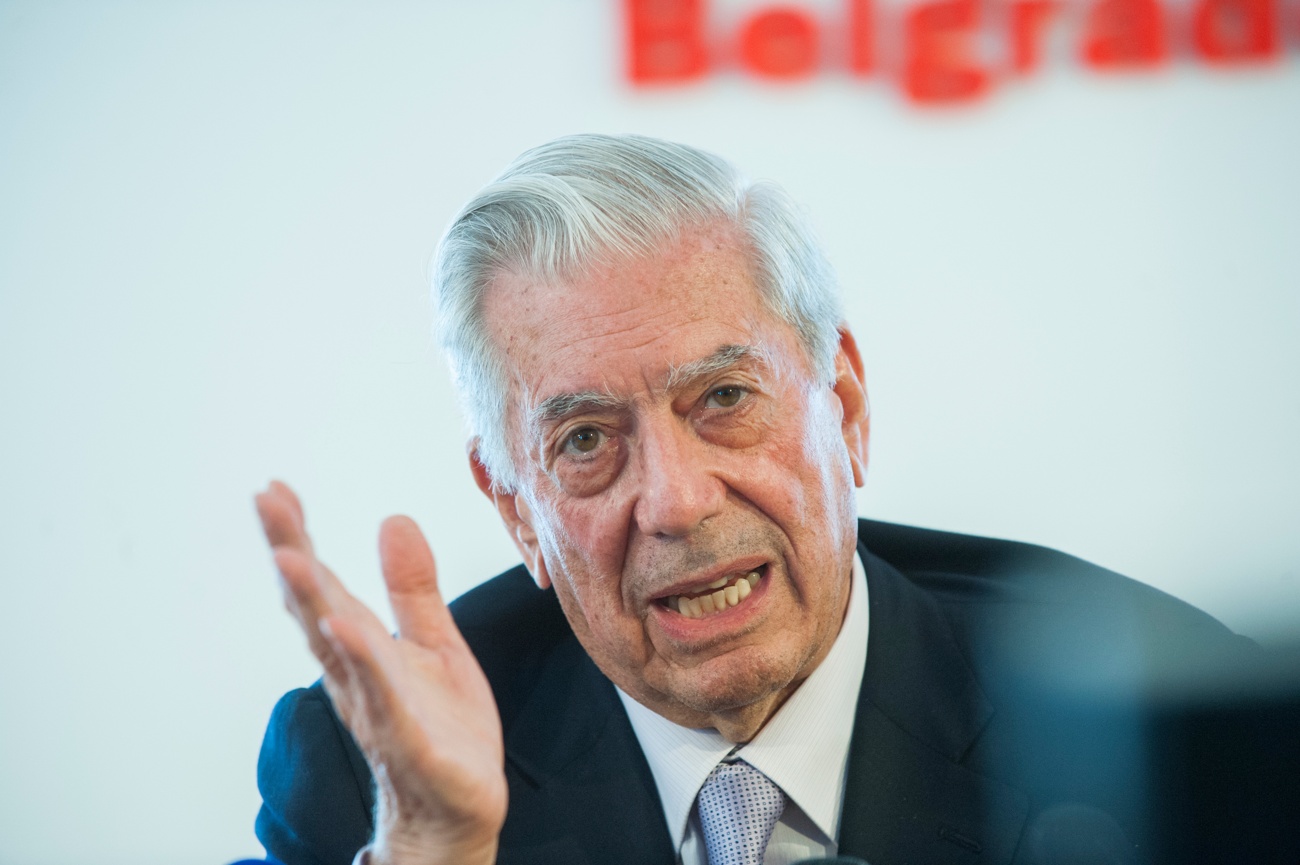 Mario Vargas Llosa sale con la energía recargada Mario Vargas Llosa sale con la energía recargada