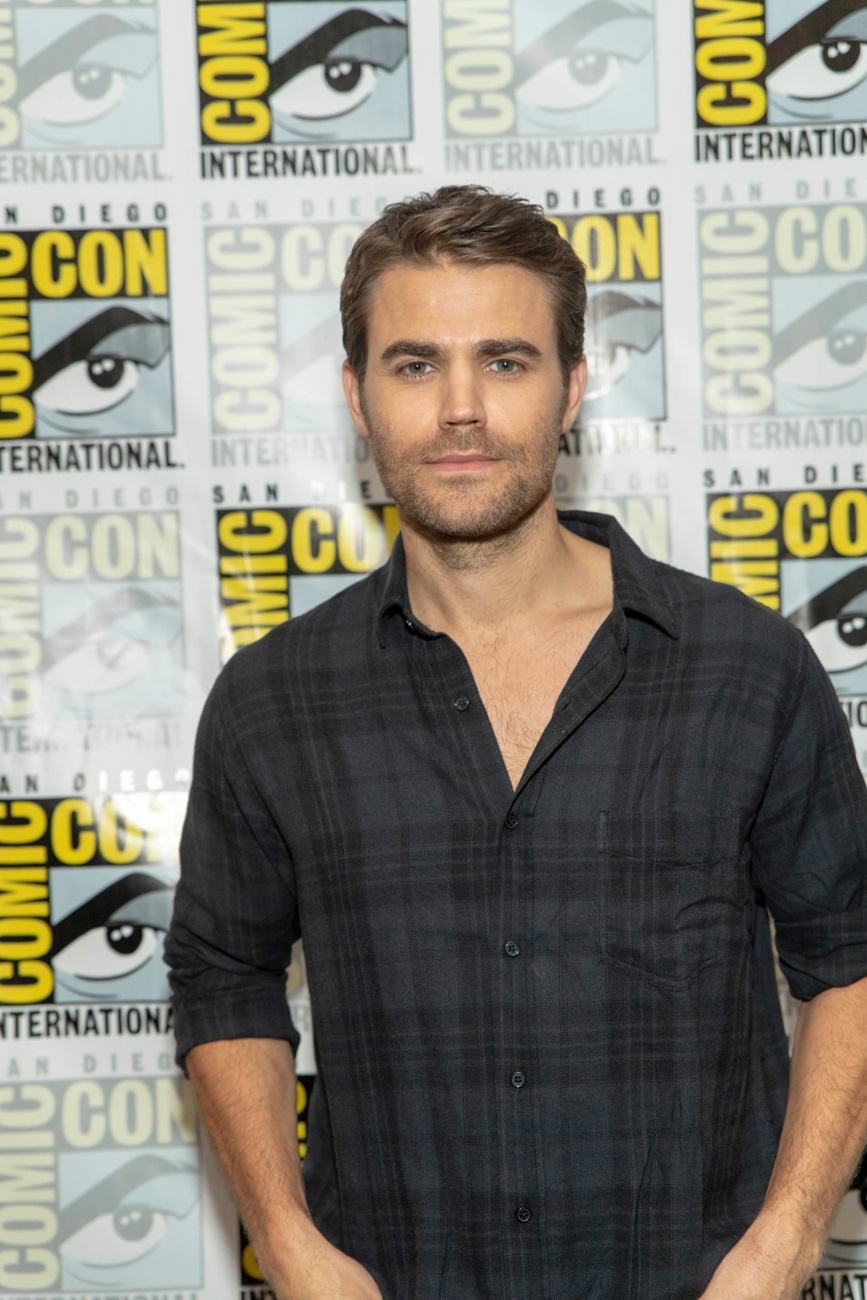 Sigue trabajando en mundos fantásticos Sigue trabajando en mundos fantásticos