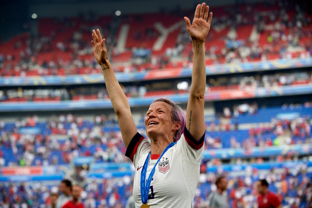 Controversia en el fútbol: Rapinoe repudia el beso de Luis Rubiales a Jenni Hermoso