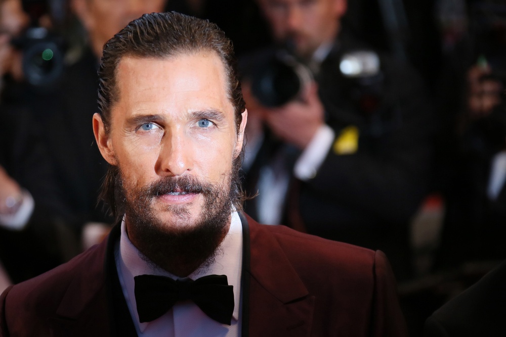 Familia McConaughey socorre a víctimas del incendio en Maui con avión de ayuda