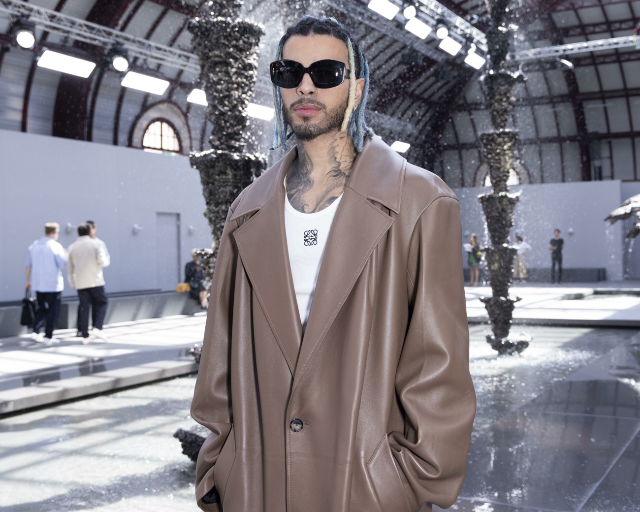 El cantante ha sacado un nuevo tema El cantante ha sacado un nuevo tema