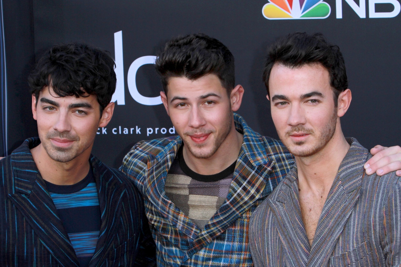 Todos los Jonas son igual de importantes para Denise, la madre de los Jonas Brothers desmiente su predilección por Nick