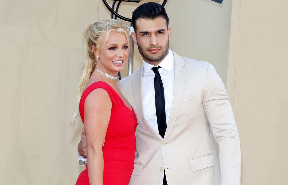 Sam Asghari alega que Britney Spears fue violenta contra él