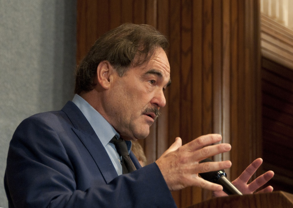 Un emocionante torrente de acción Un emocionante torrente de acción