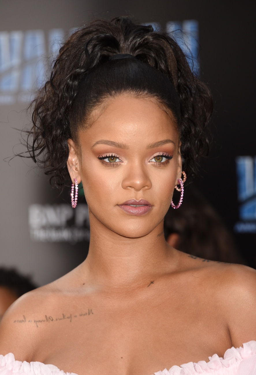 Rihanna está encantada con la maternidad