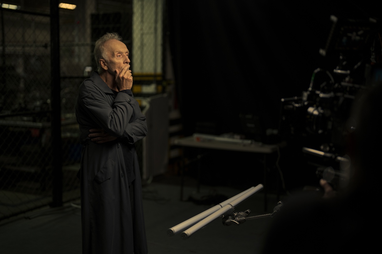 John se aferra a la vida que le queda con intensidad John se aferra a la vida que le queda con intensidad