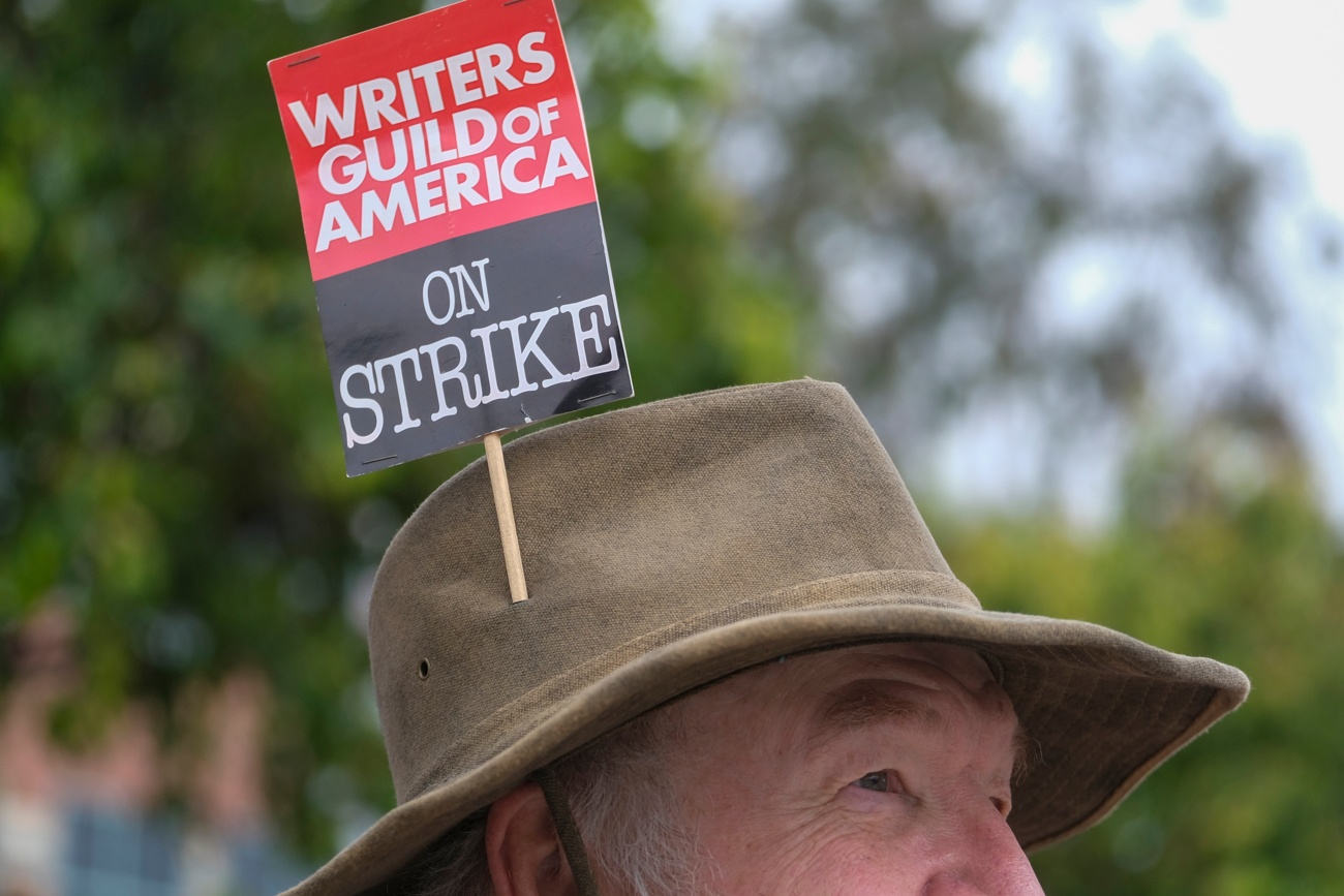 La huelga del Sindicato de Guionistas llega a su fin: la producción de Hollywood se podrá retomar en breves
