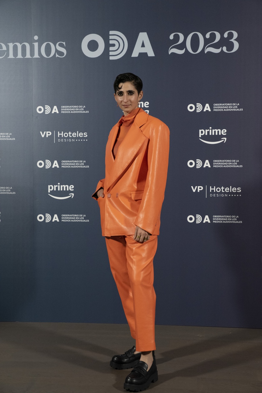 Abril cede el testigo a Alba Flores Abril cede el testigo a Alba Flores