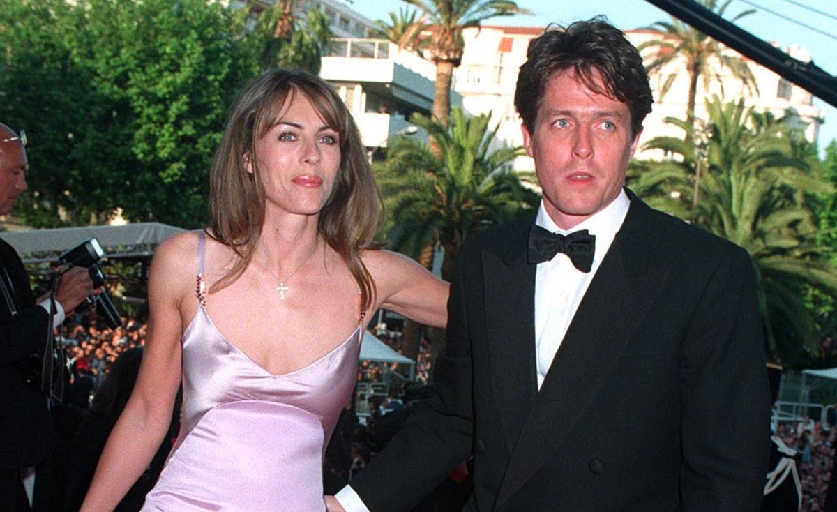 Hugh Grant y Elizabeth Hurley
