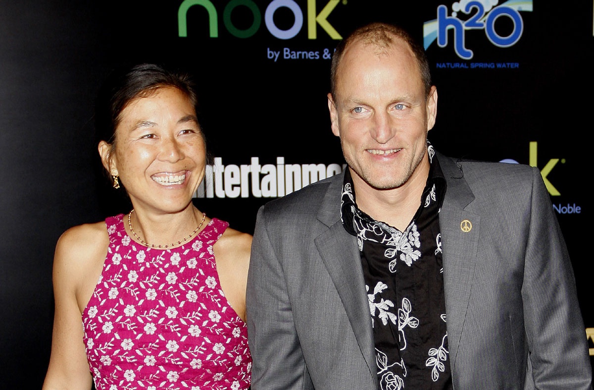 Woody Harrelson y Laura Louie
