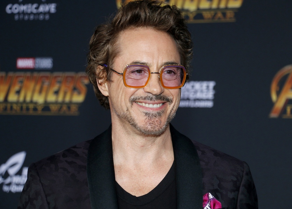 Robert Downey Jr. como Iron Man